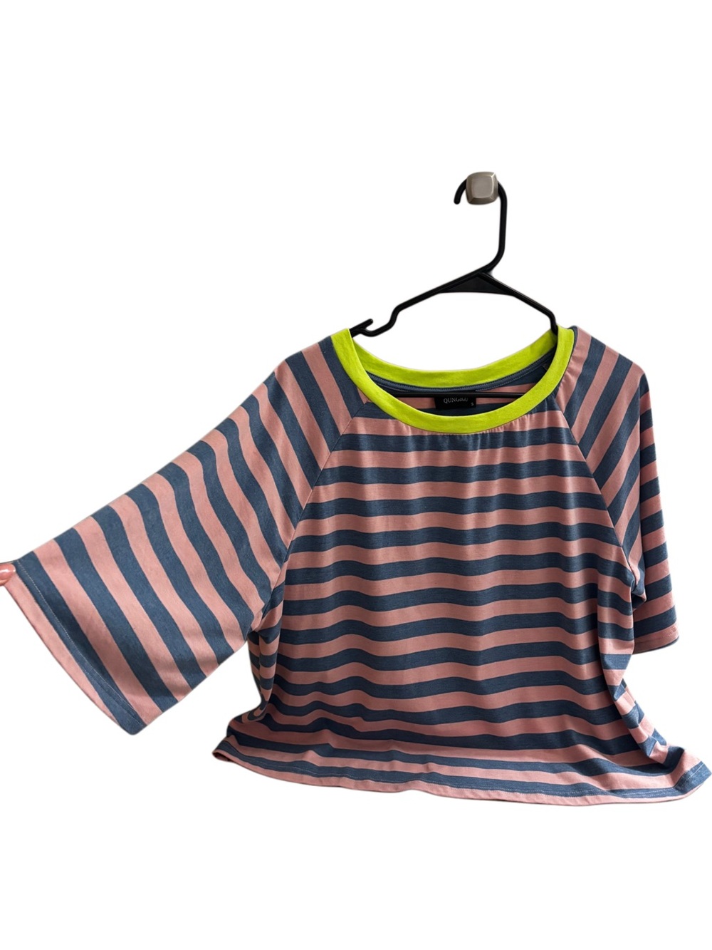 Women’s loose fit round neck striped tee